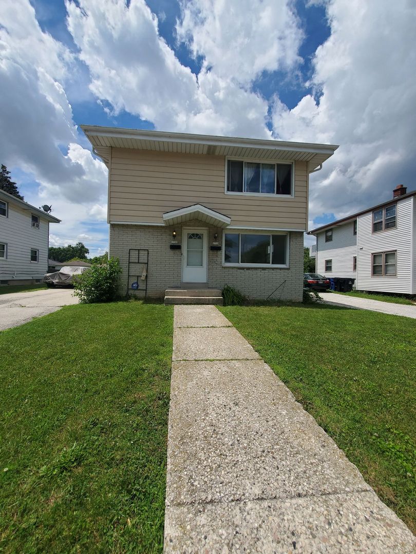 Racine Apartment: 1718-1720 Cleveland Ave.
