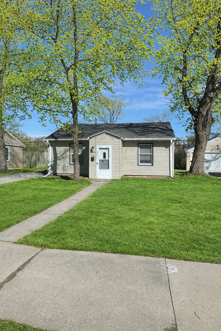 Milwaukee House: 5800 W Carmen Ave.