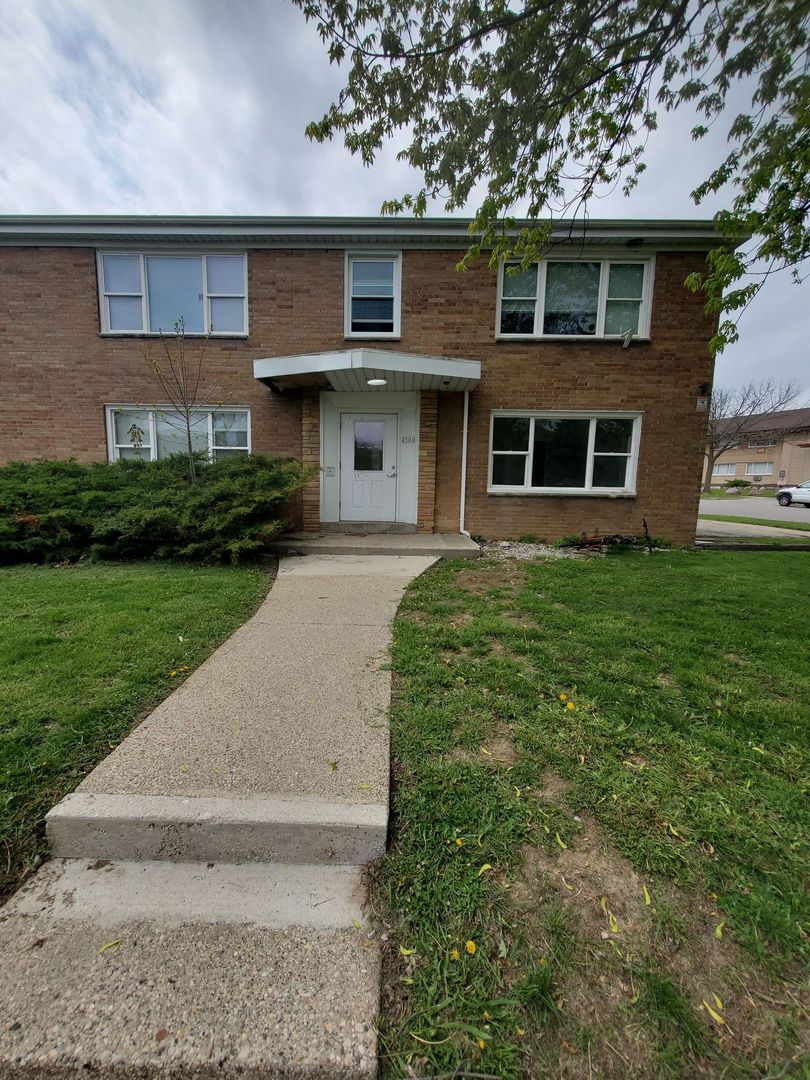Milwaukee Apartment: 2501-2505 S 44th St.
