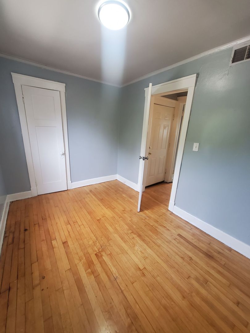 Milwaukee Apartment: 3303 W Juneau Ave.