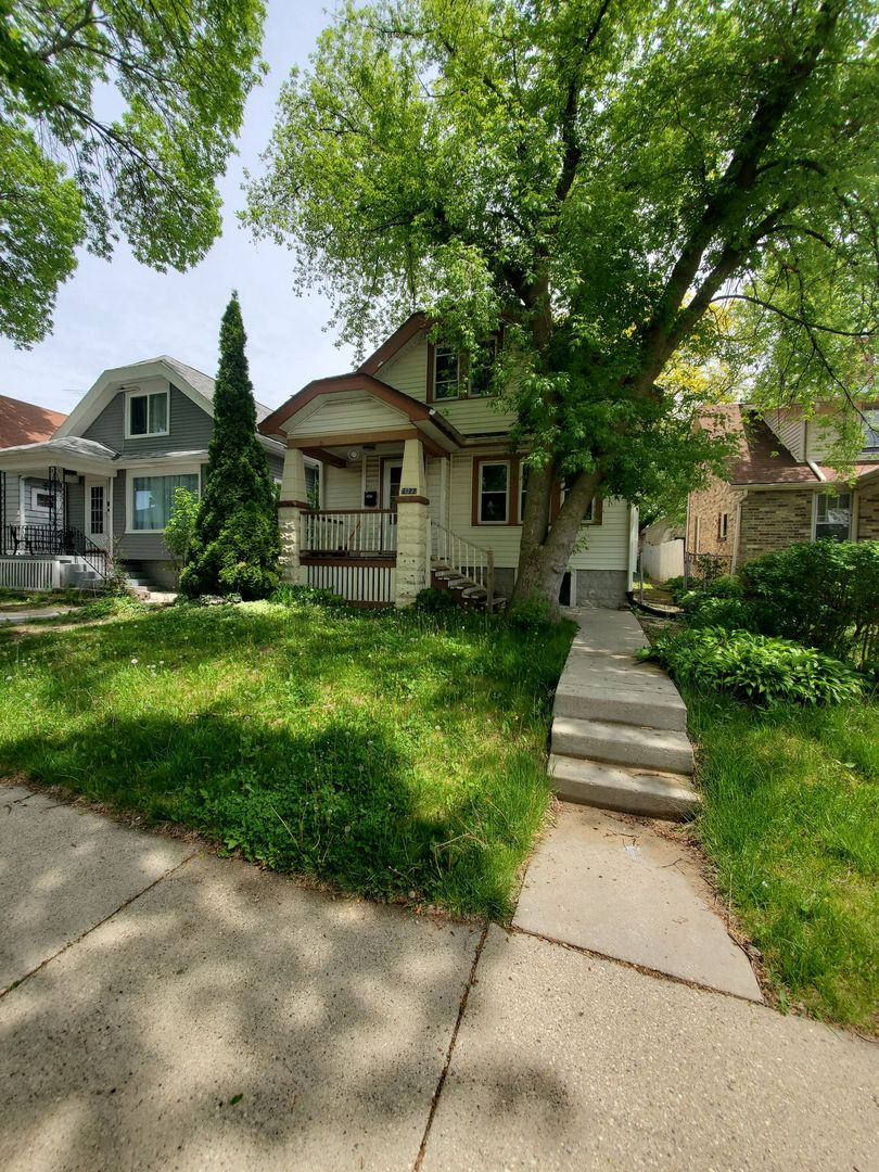 West Allis House: 2122 S 77th St.