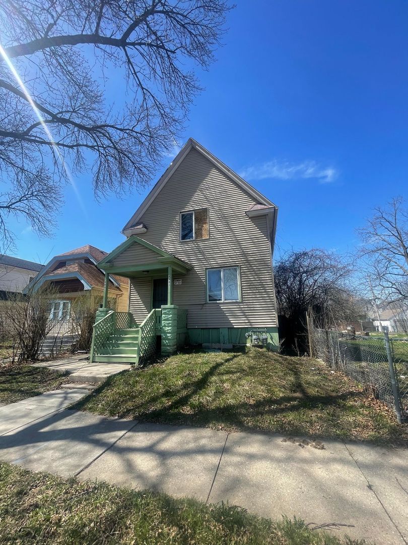 Milwaukee Apartment: 4661-4661A N 38th St.