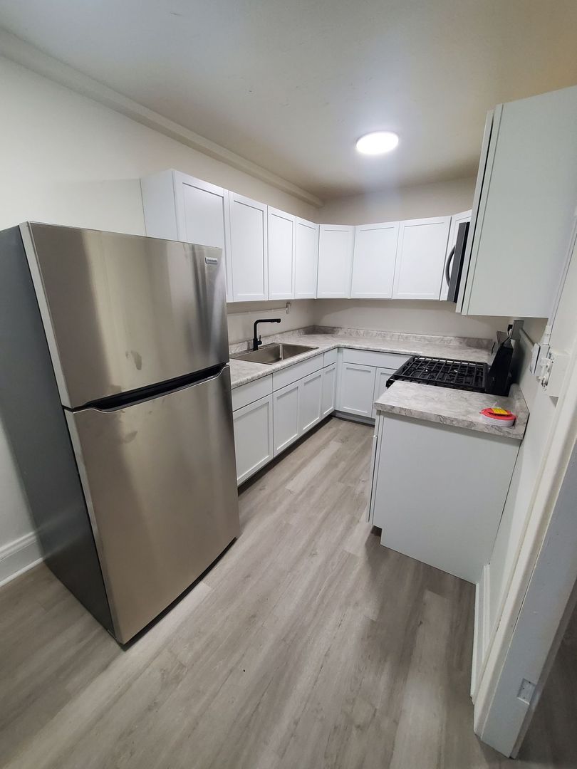 Racine Apartment: 614 6th St.