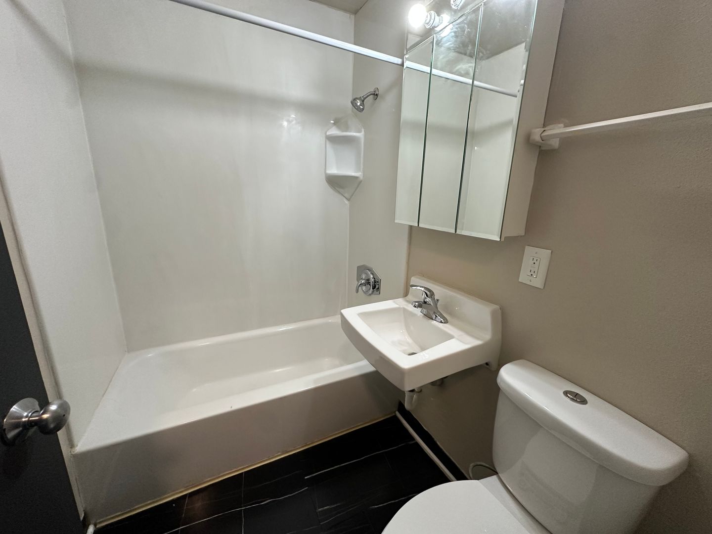 Milwaukee Apartment: 737 N 21st St.