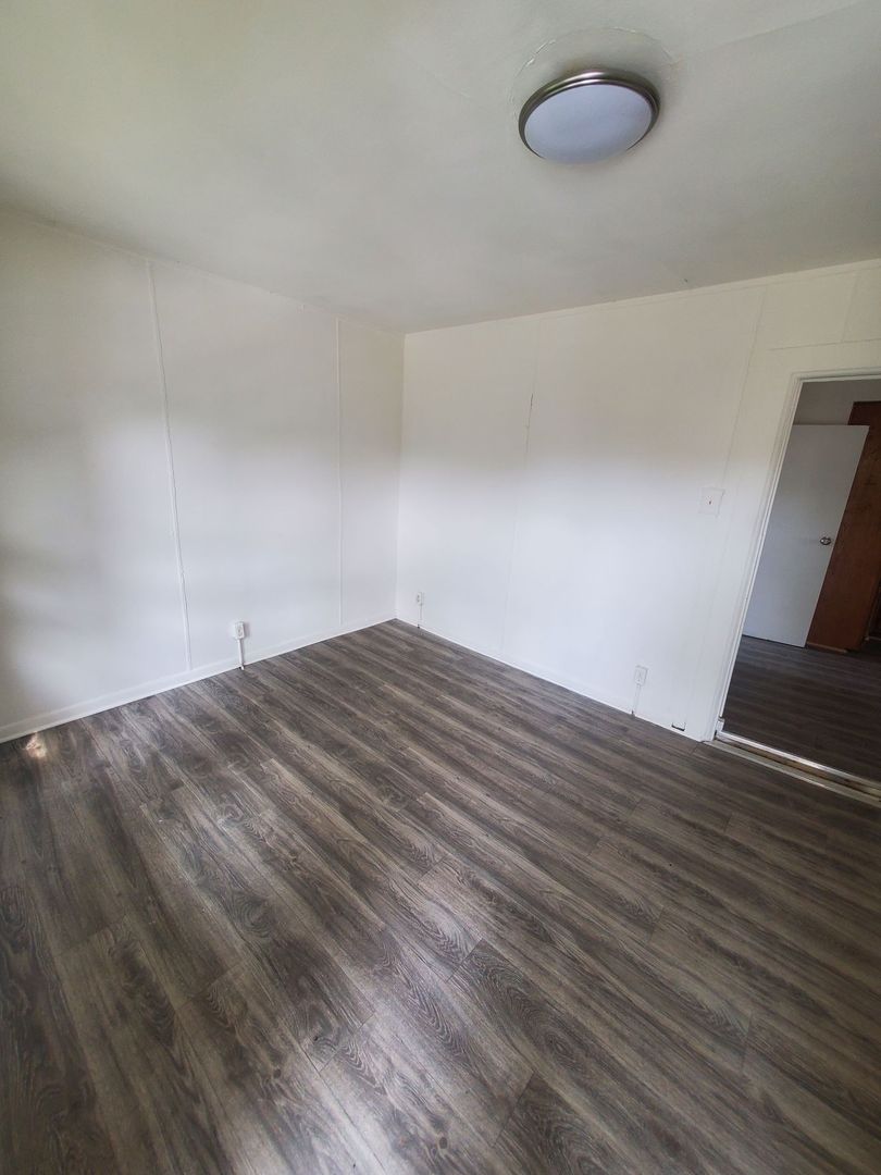 Milwaukee Apartment: 1532 S 13th St