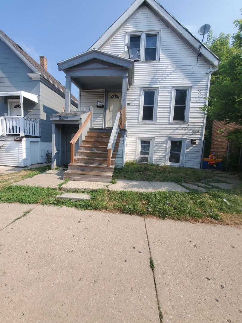 Milwaukee Apartment: 1926 -1928 W Lincoln Ave