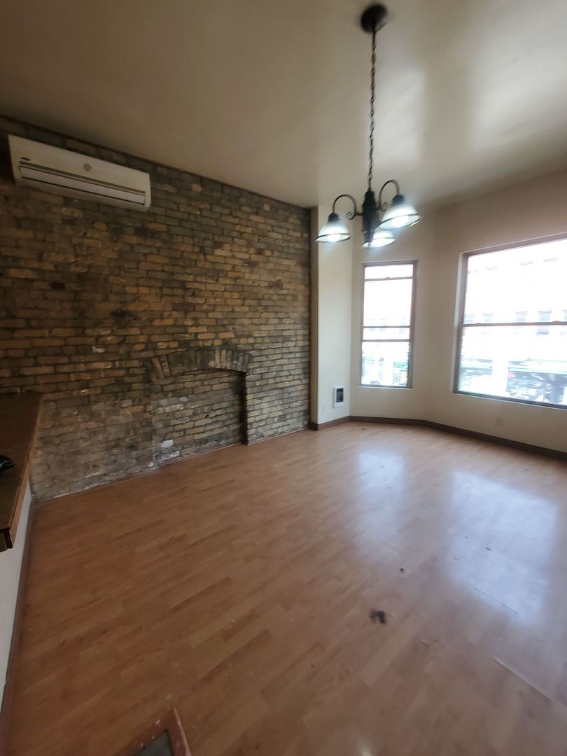 Milwaukee Apartment: 962-966 N 27th St.