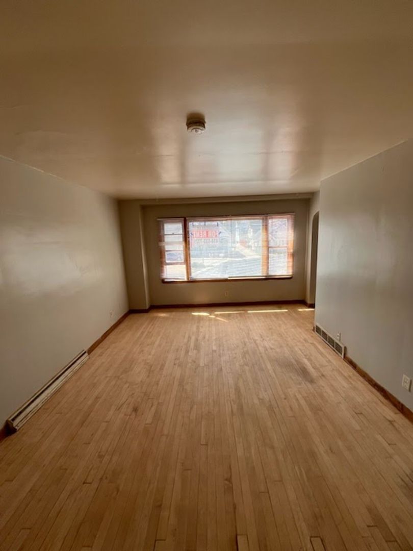 Milwaukee Apartment: 2323-2337 S 5th St./2346-2348 S Chase Ave.