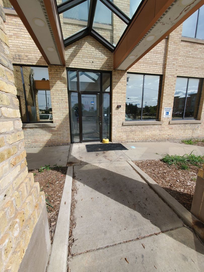 South Milwaukee Apartment: 2300 10th Ave.