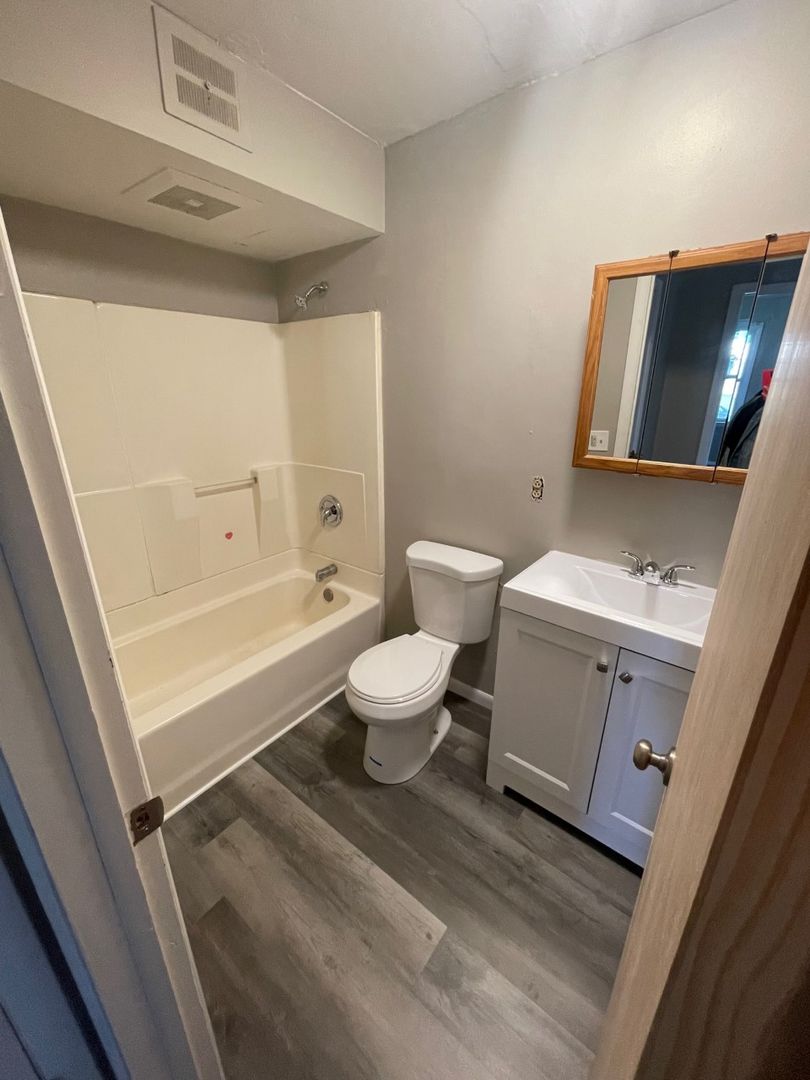 Waukesha Apartment: 343 W Newhall Ave.