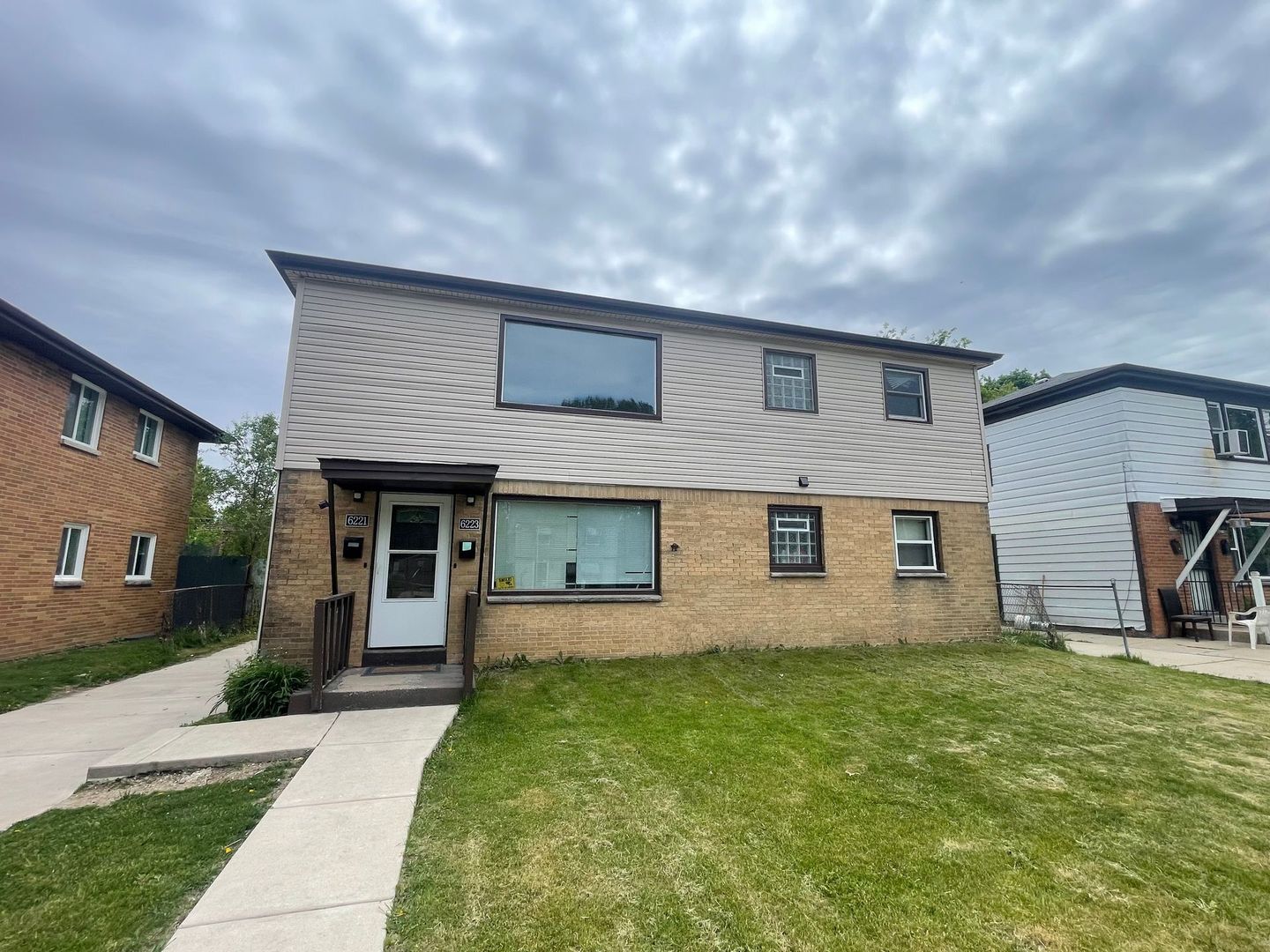 Milwaukee Apartment: 6221-6223 W Thurston Ave