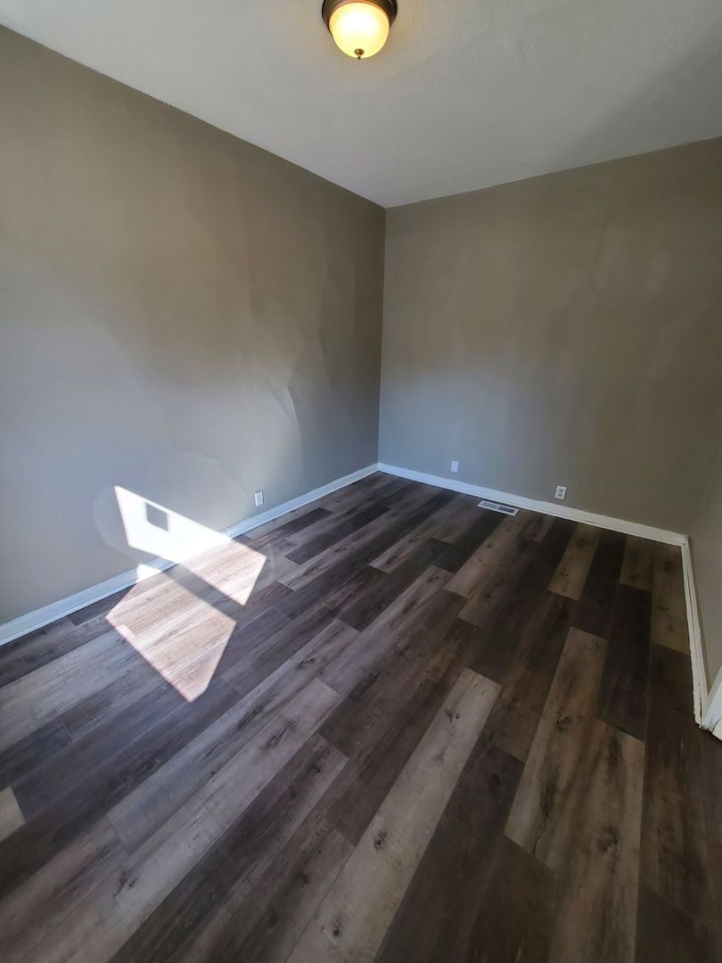 Milwaukee Apartment: 330 W Concordia Ave.