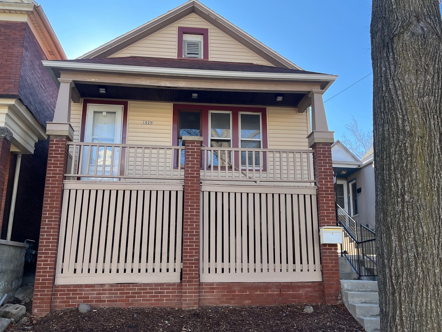 Milwaukee House: 1025 E Land Pl.