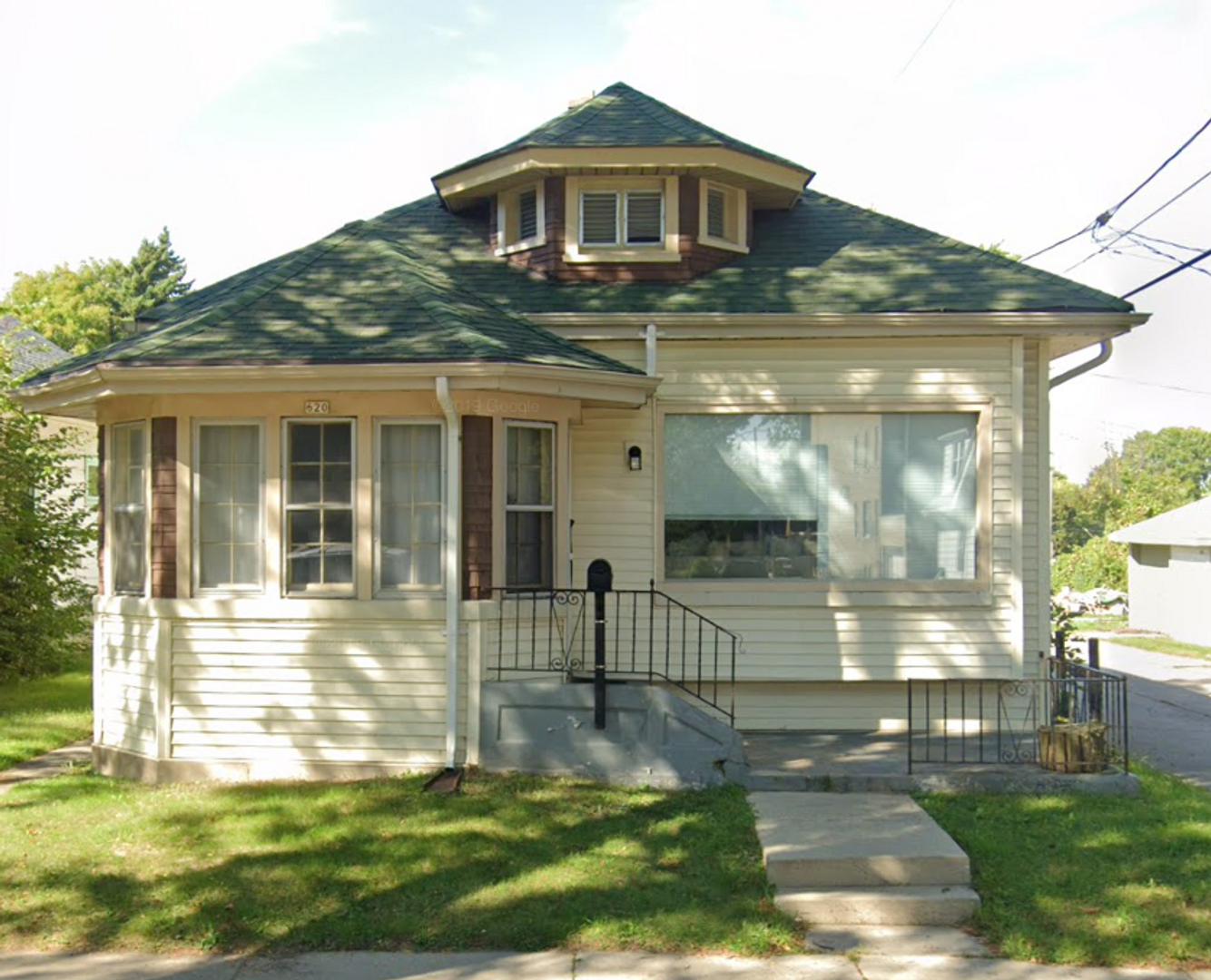 Milwaukee House: 620 W Melvina St