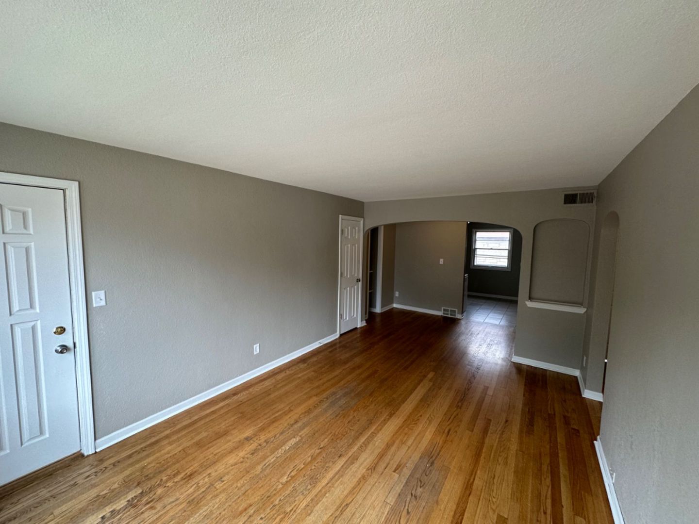 Wauwatosa Apartment: 1243 Glenview Ave