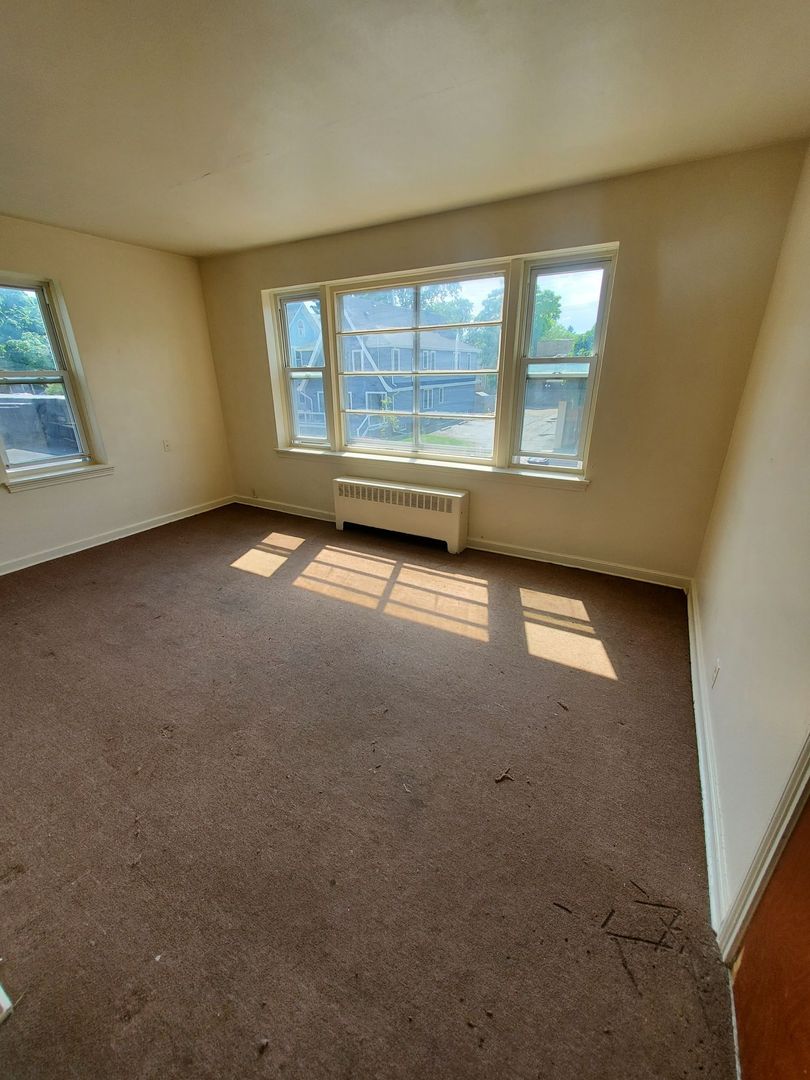 Racine Apartment: 825 Wisconsin Ave