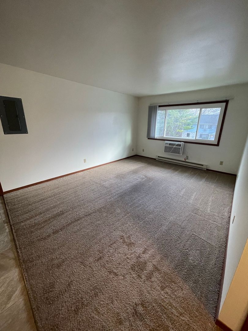 West Bend Apartment: 853 Eastern Ave.