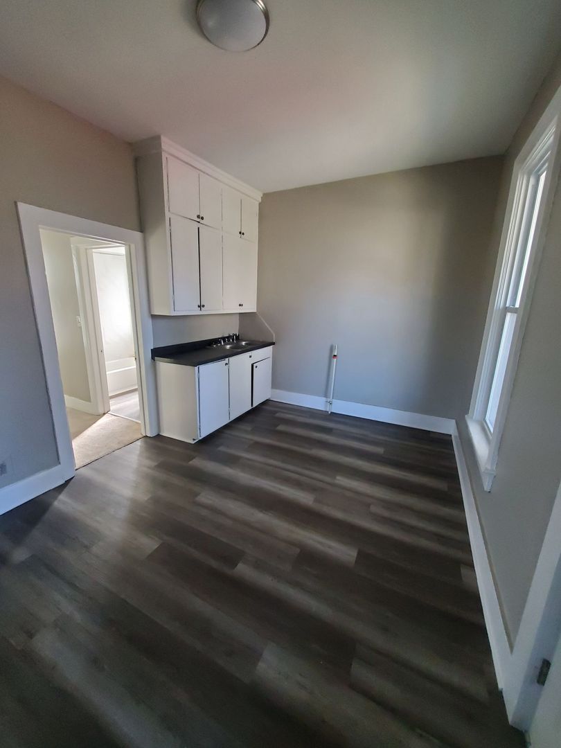 Racine Apartment: 1017-1029 12th St.