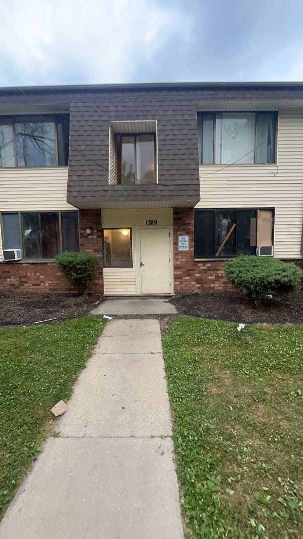 Milwaukee Apartment: 1305 - 1345 W Locust St. / 2866-2868 N 14th St.