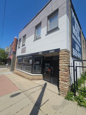 2600 sqft commercial space - STORE FRONT – photo 1