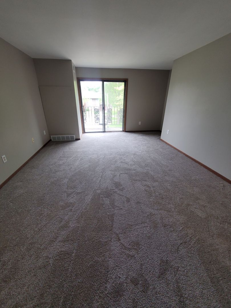 Milwaukee Apartment: 7625 W Donna Ct