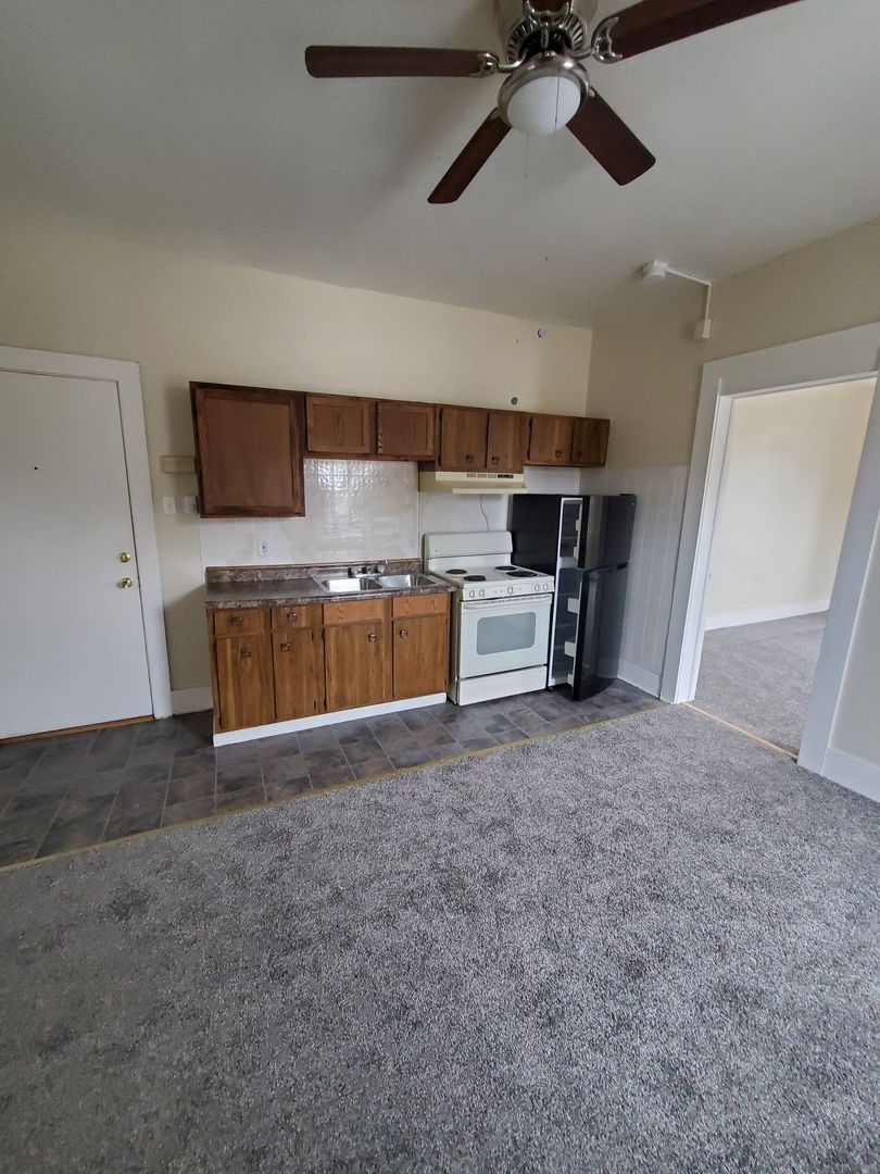 Hartford Apartment: 19 E State St