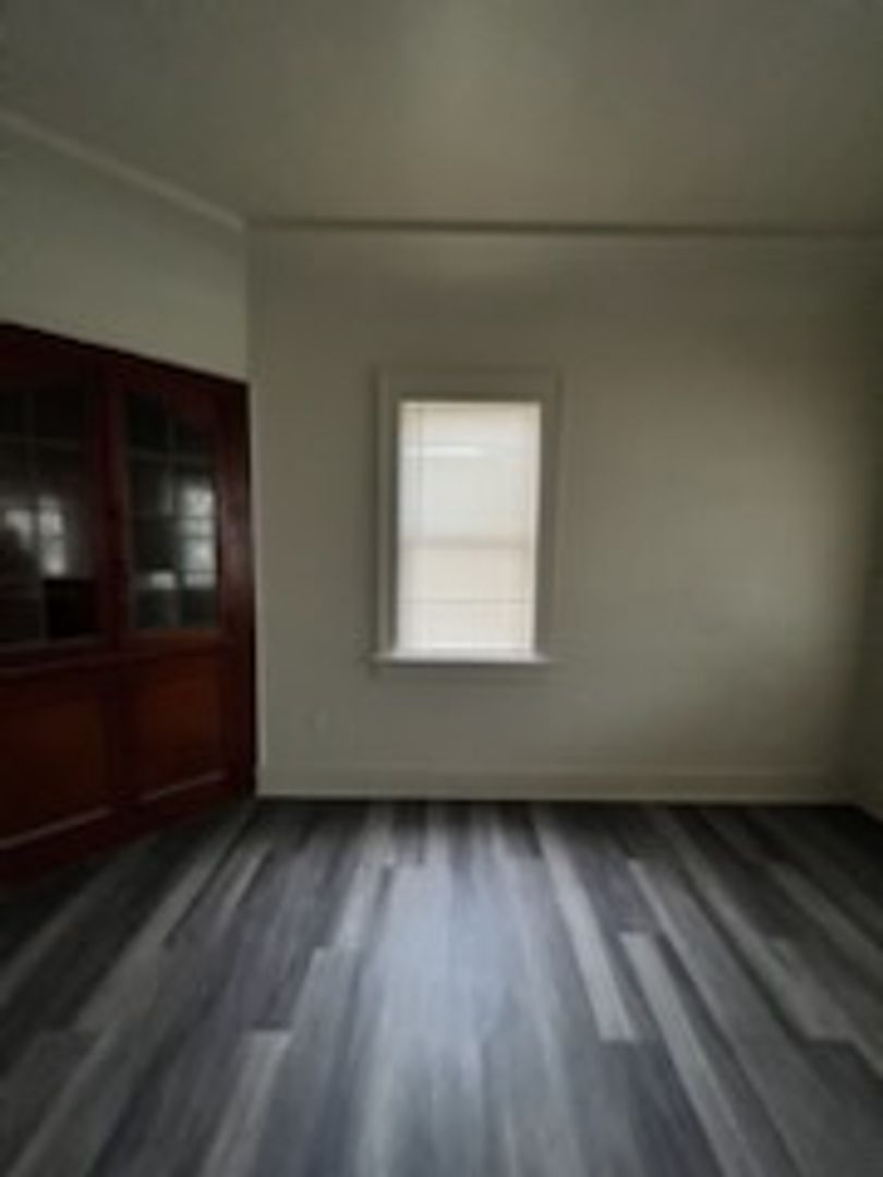 Milwaukee Apartment: 2550 N 36th St