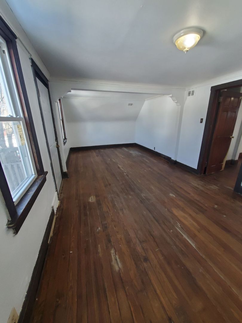 Milwaukee Apartment: 3216 N Achilles St