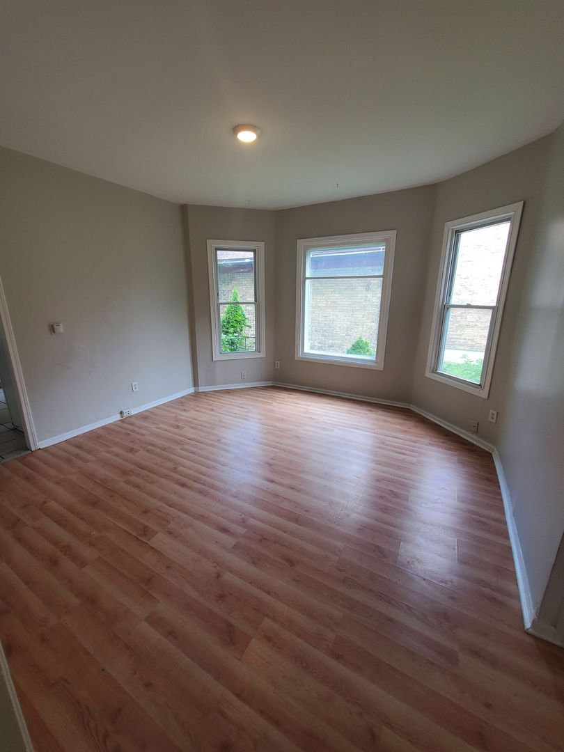 Kenosha Apartment: 1108-1110 61st St.