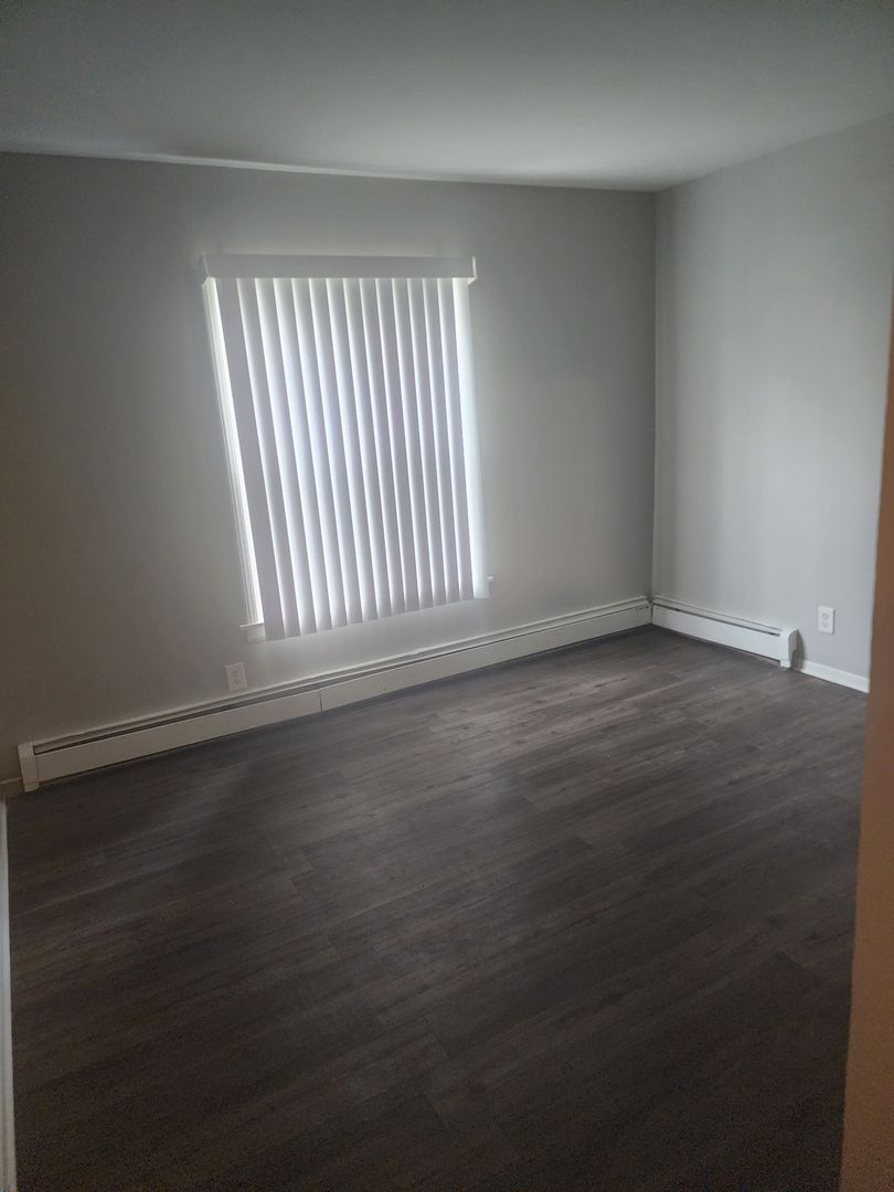 Milwaukee Apartment: 1305 - 1345 W Locust St. / 2866-2868 N 14th St.