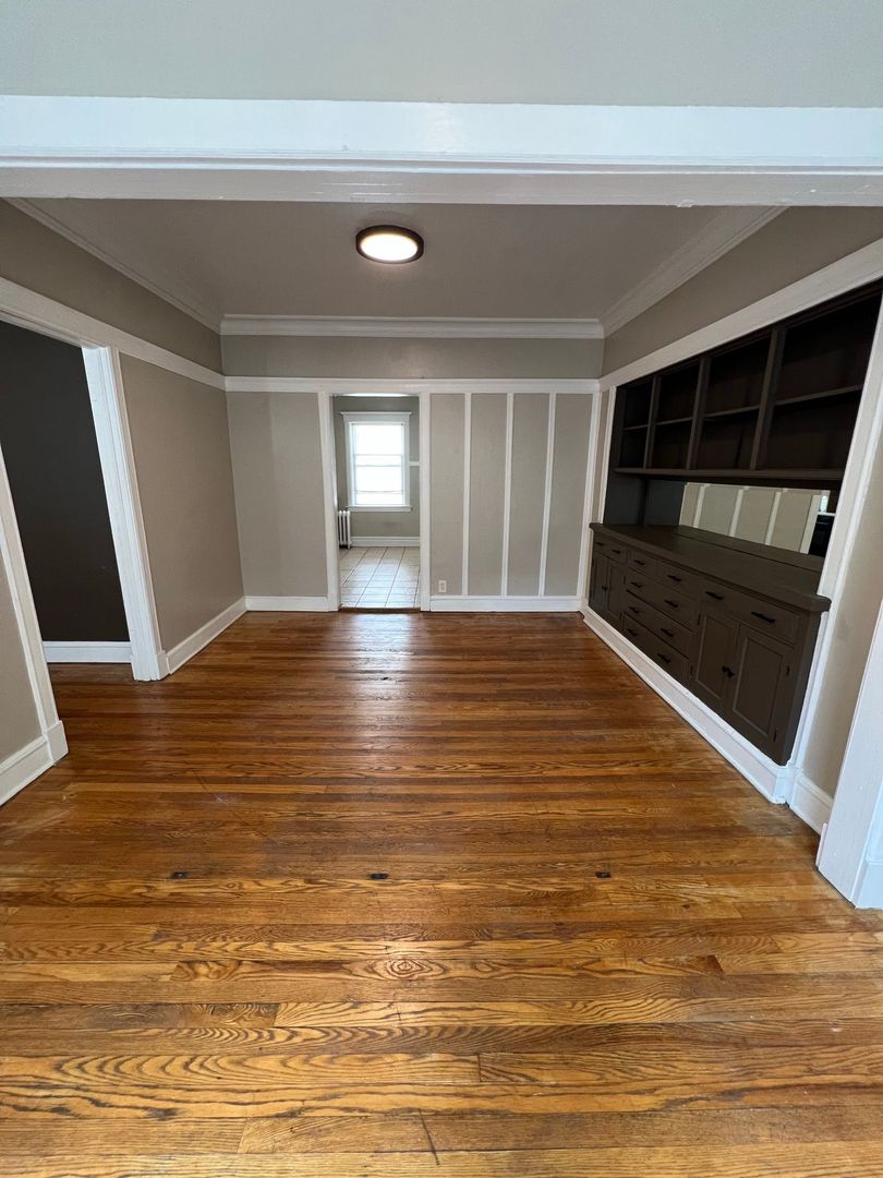 Milwaukee Apartment: 1925-1927 N Prospect Ave.