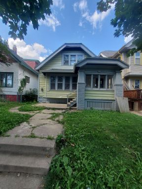 2 Bedroom Lower – photo 1
