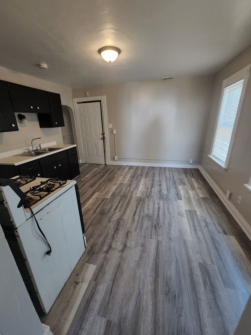 Milwaukee Apartment: 2424 S 13th St.