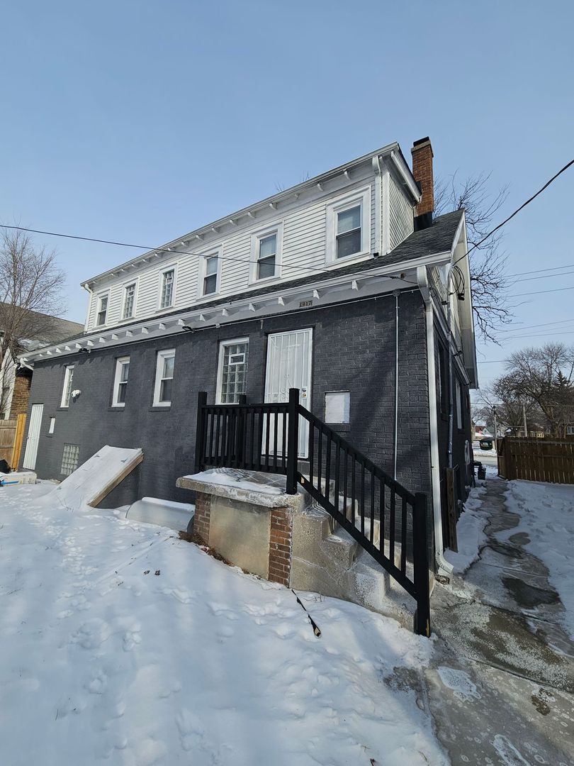 Milwaukee Apartment: 1917 W Atkinson Ave.