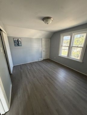 1 Bedroom Upper Duplex – photo 1
