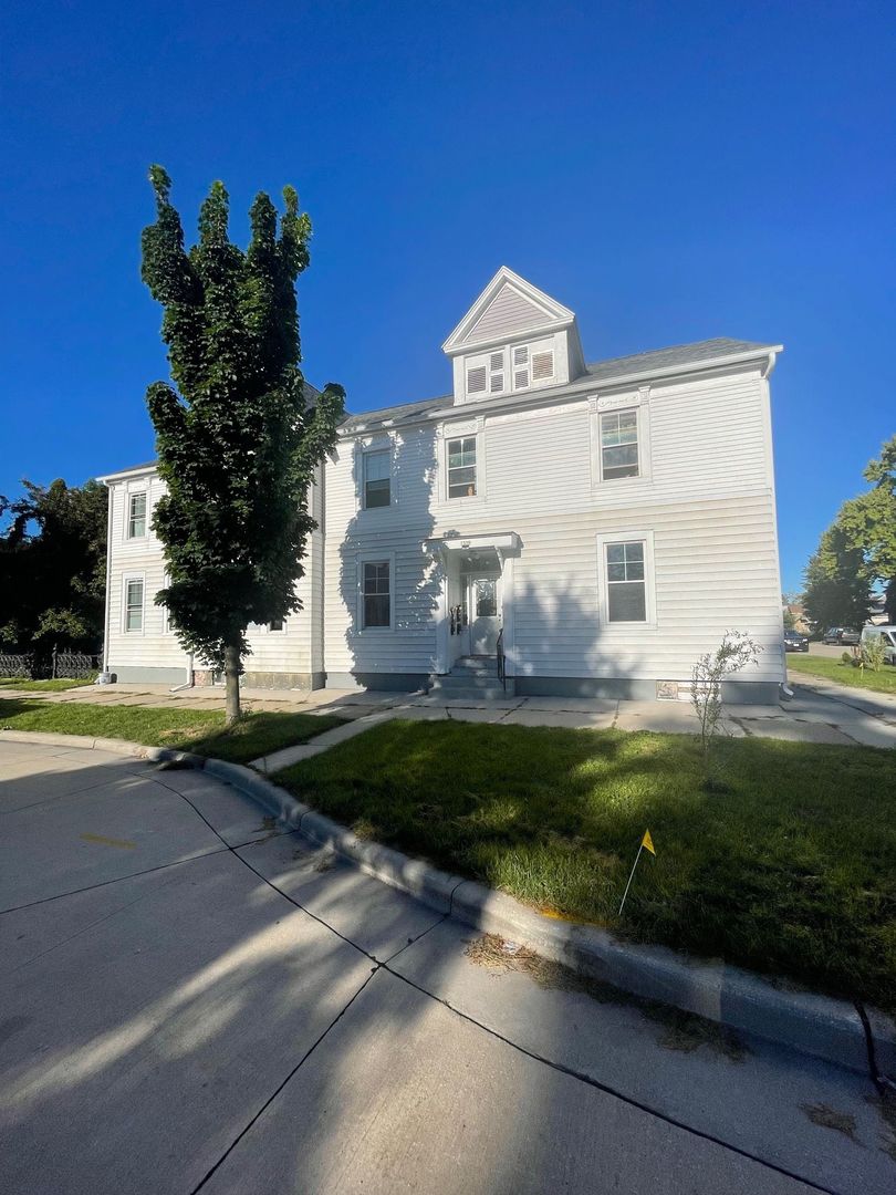 Sheboygan Apartment: 1330 N 12th St.