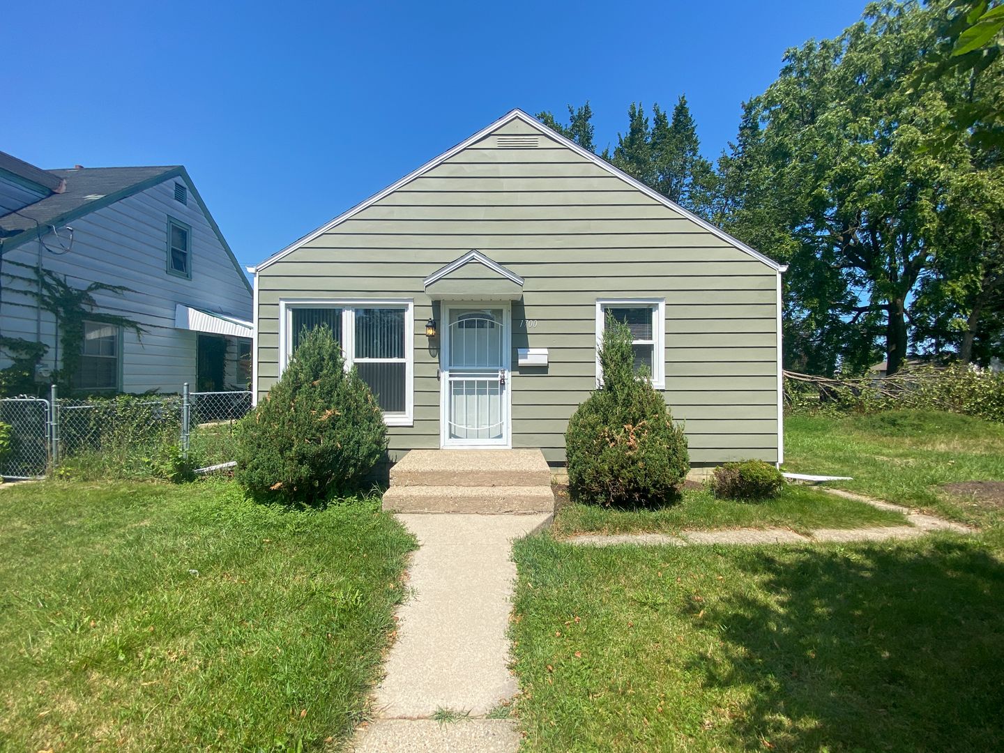 Milwaukee House: 1700 W Congress Street