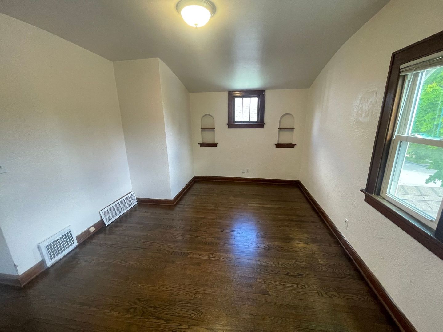 Milwaukee Apartment: 3347 N 29th St.