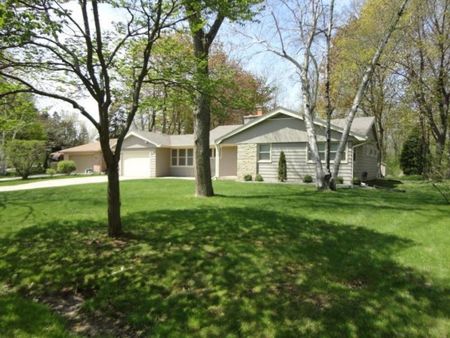Fox Point House: 7419 N Boyd Way