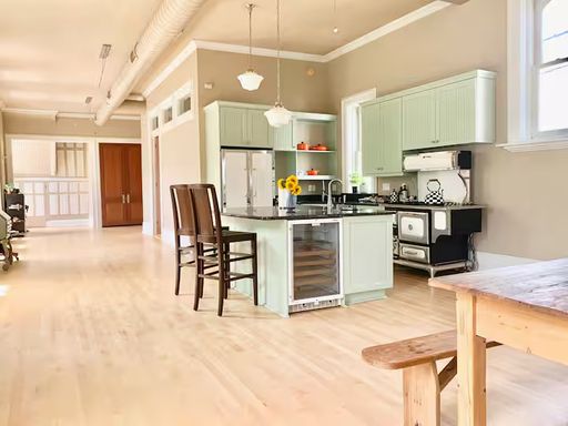 Downtown Live Work Space Opportunity | 2000 Sq./Ft. Upper Floor Unit – photo 1