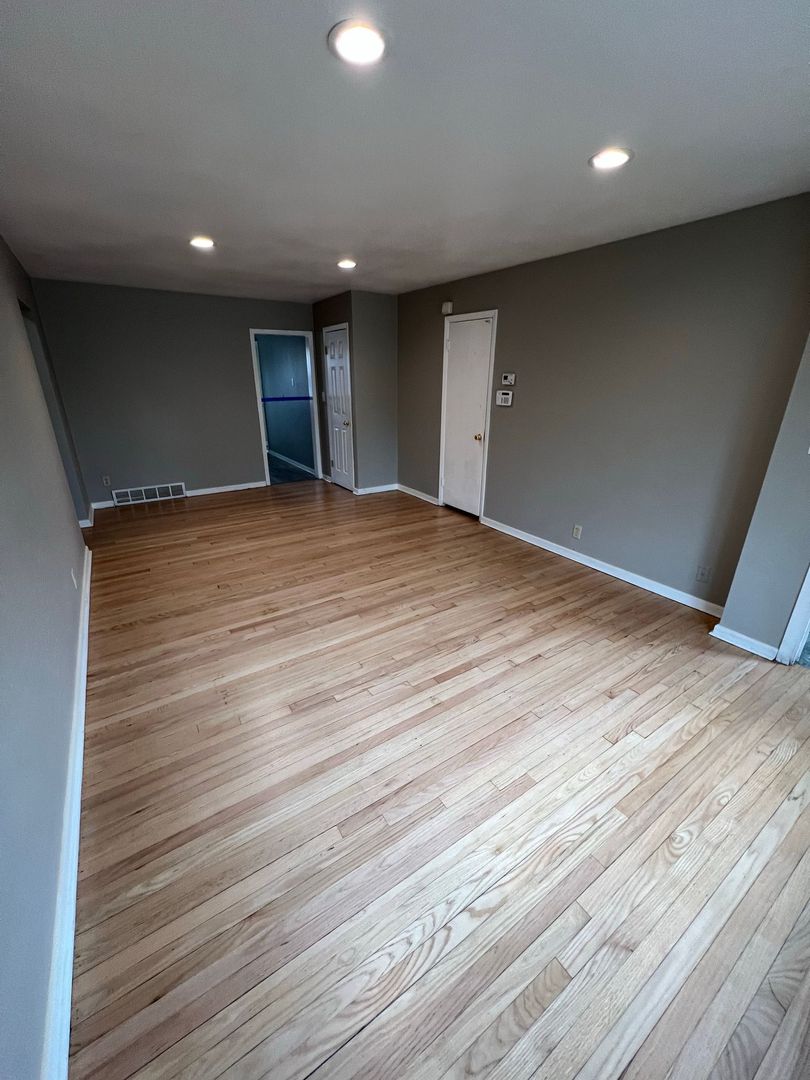 Milwaukee Apartment: 1122 E Singer Circle
