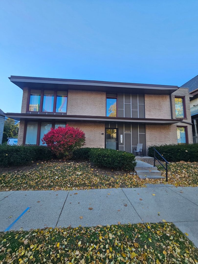 Milwaukee Apartment: 1851 N Oakland Ave