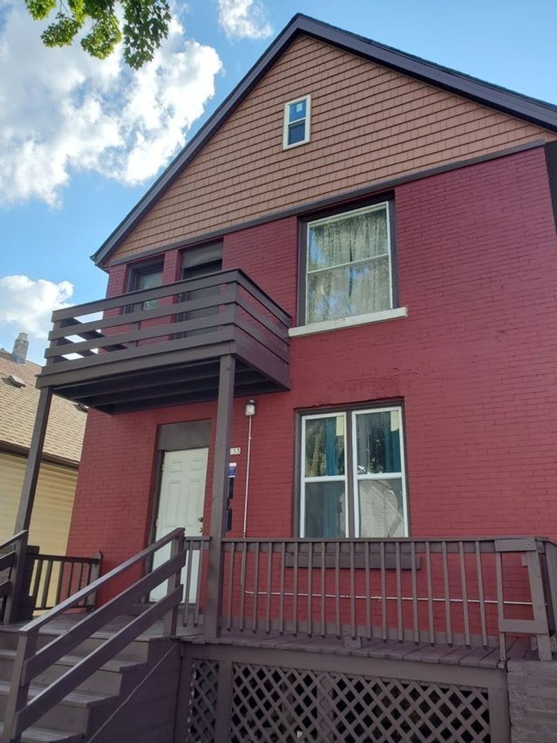 Milwaukee Apartment: 2033 S. 16th St.