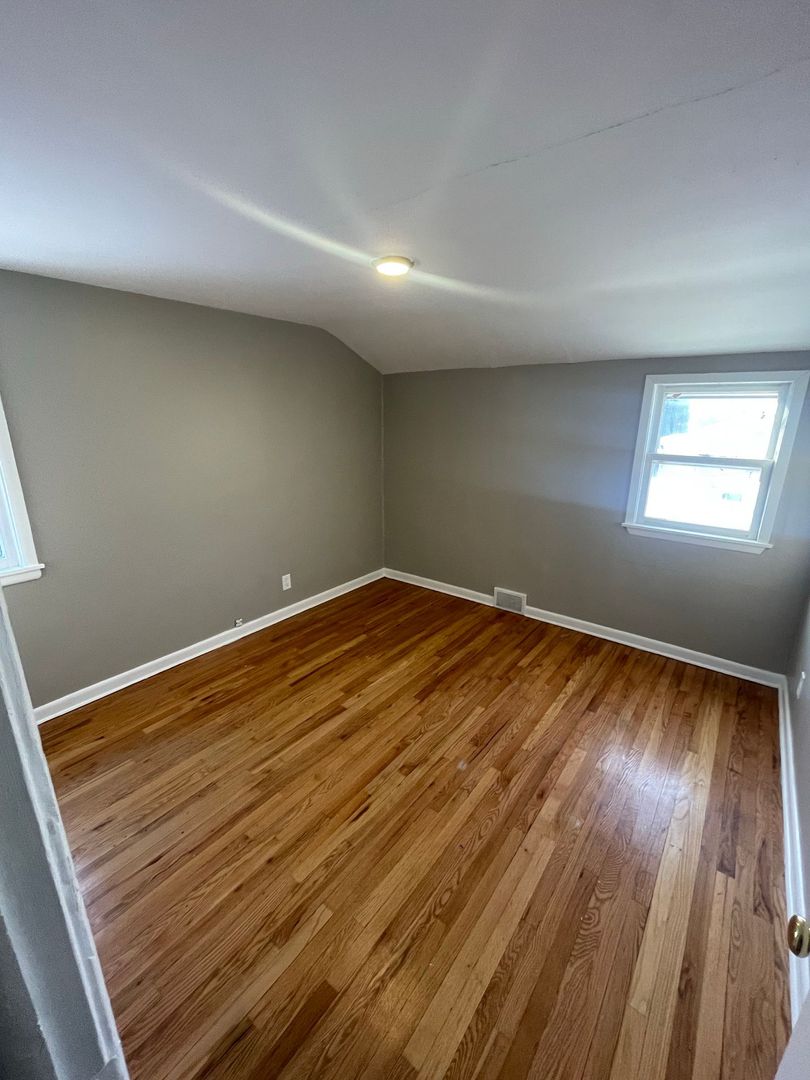 Milwaukee Apartment: 3201-3203 W. Bobolink Ave.