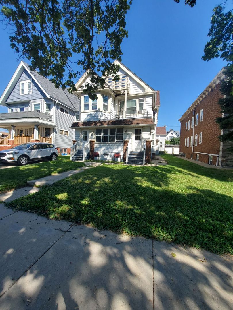 Cudahy Apartment: 3630 E Plankinton Ave