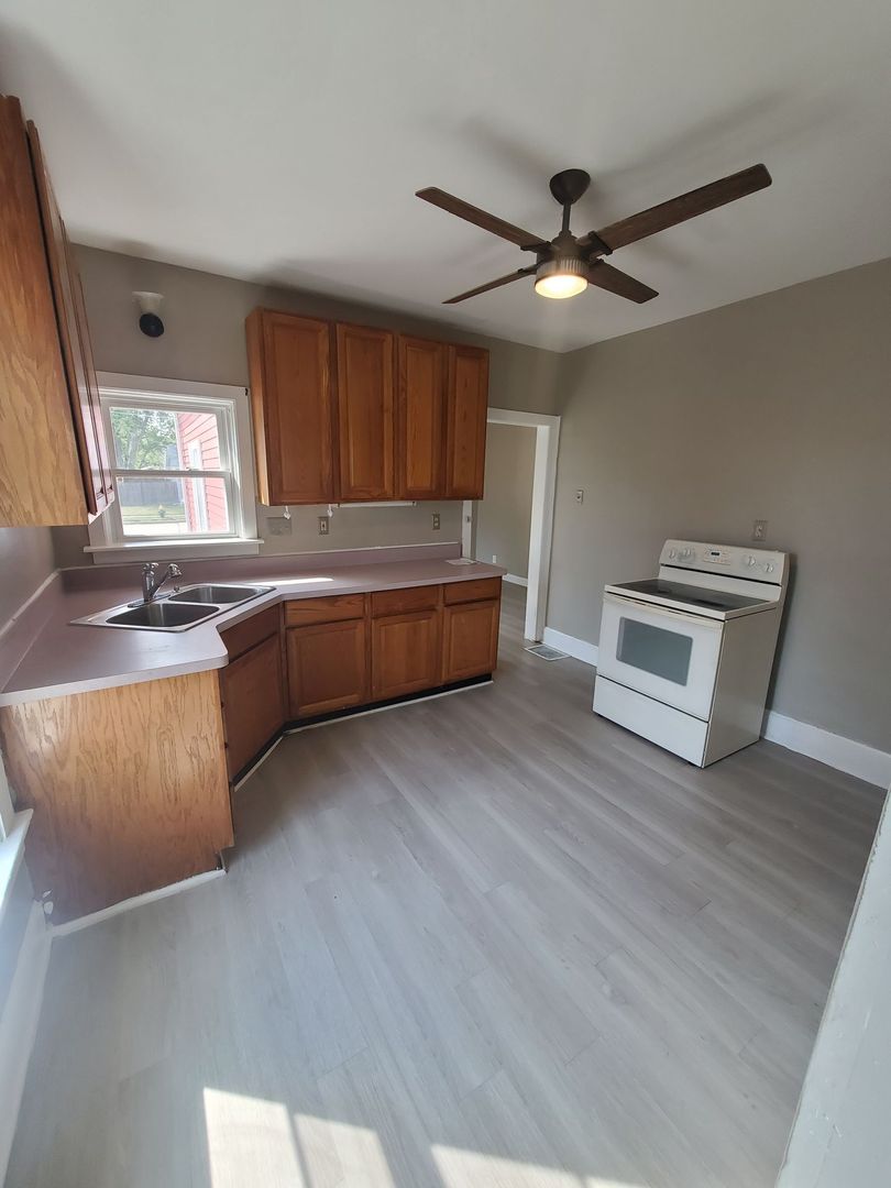 Racine Apartment: 3201 Charles Ave.