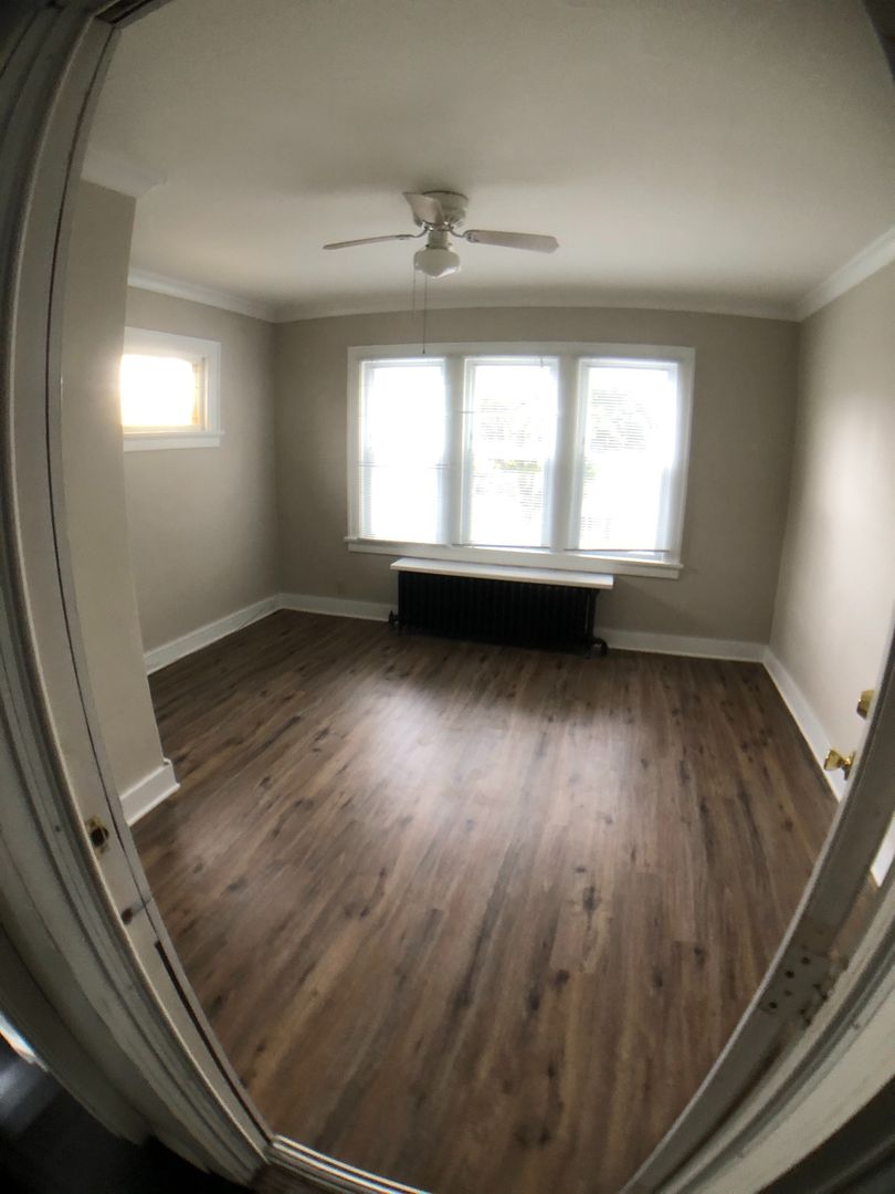 Cudahy Apartment: 3700-3706 E Pulaski Ave