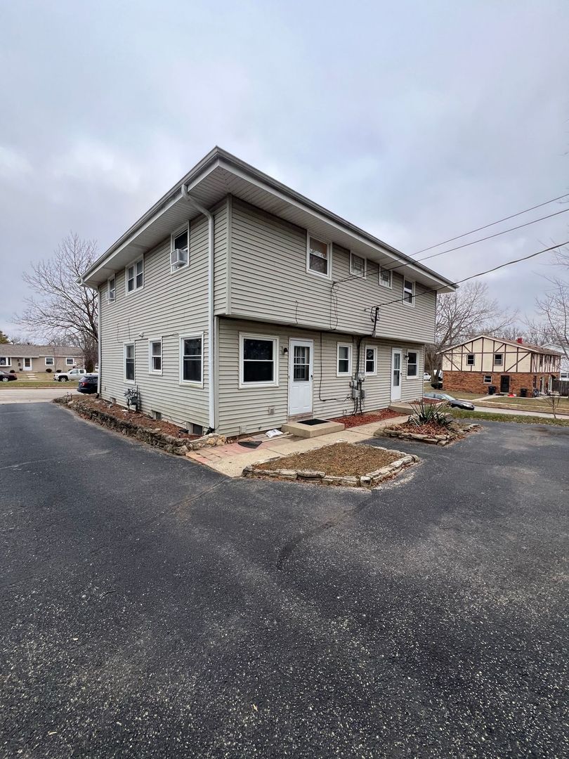 Waukesha Apartment: 2018-2020 S Grand Ave.