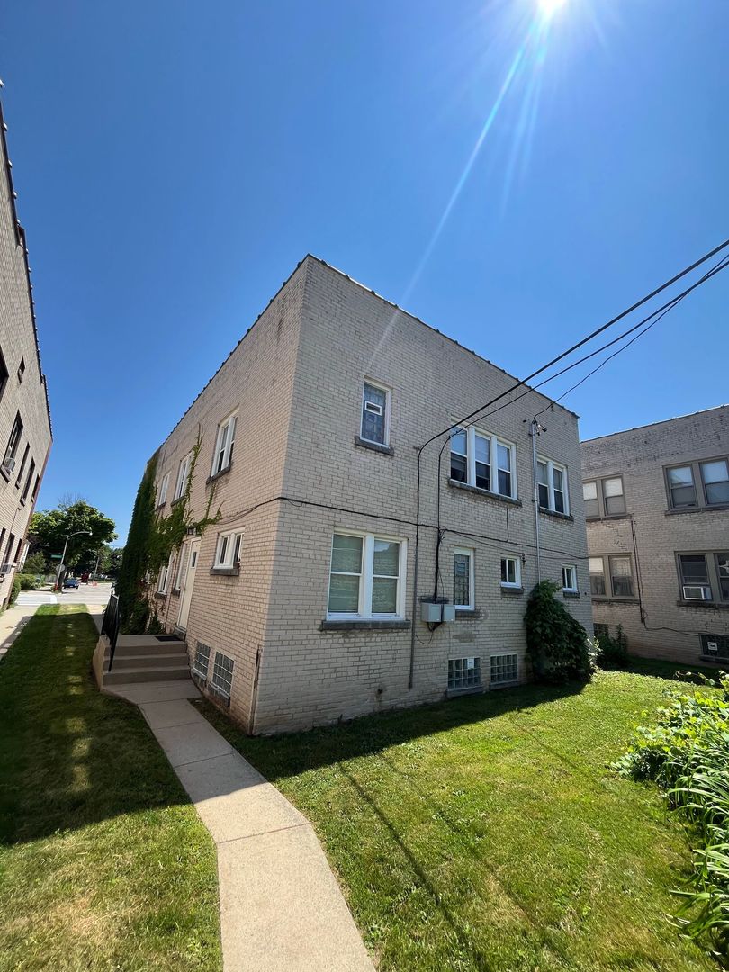Milwaukee Apartment: 3279 S Kinnickinnic Ave.