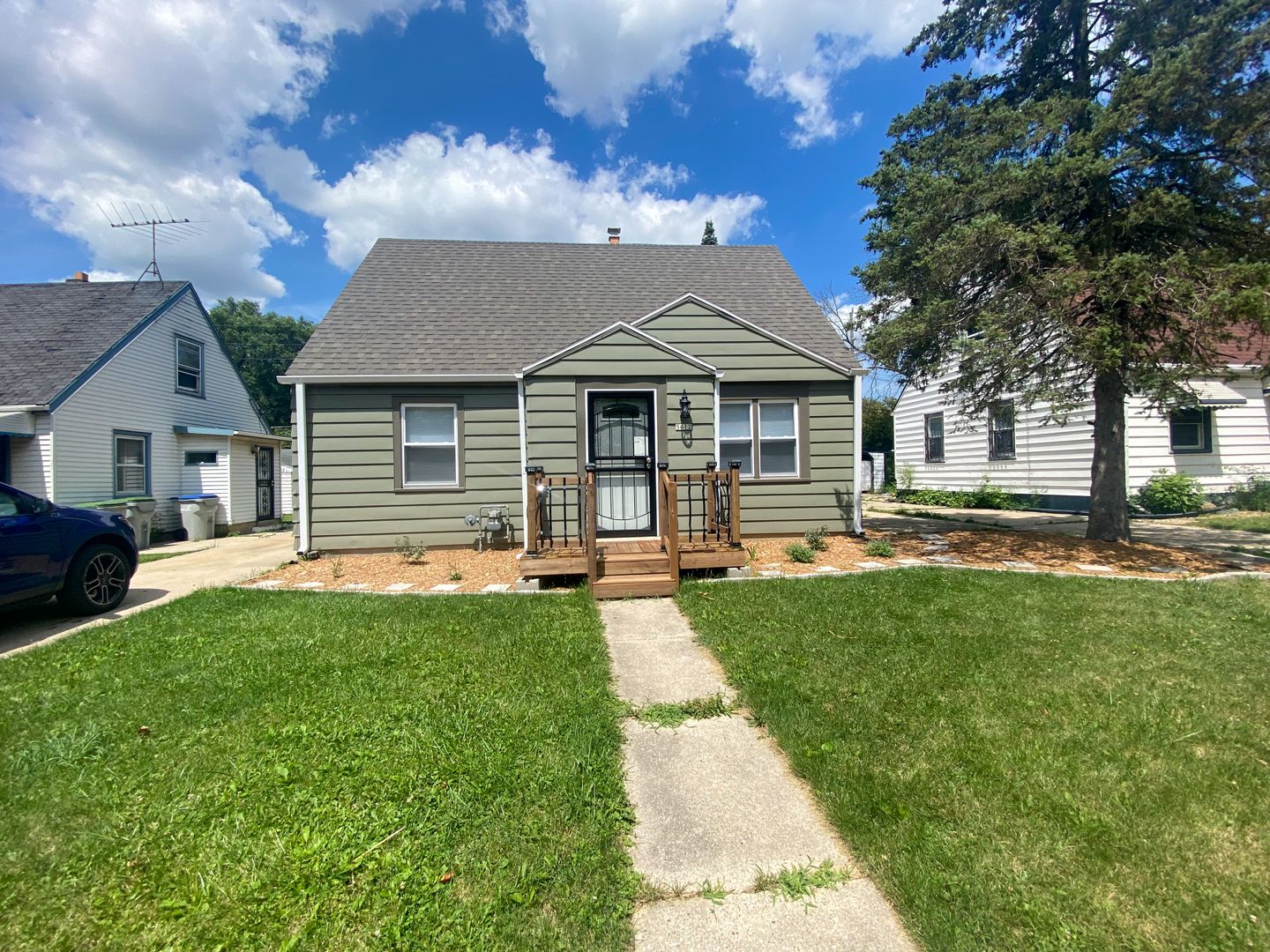 Milwaukee House: 5612 W Carmen Ave